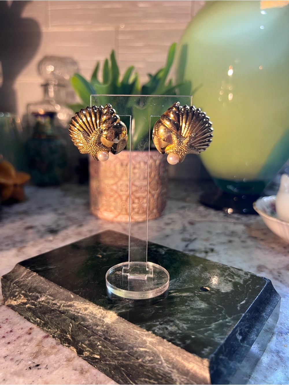 Vintage Goldtone Shell Pearl Starfish Earrings like new, Price firm